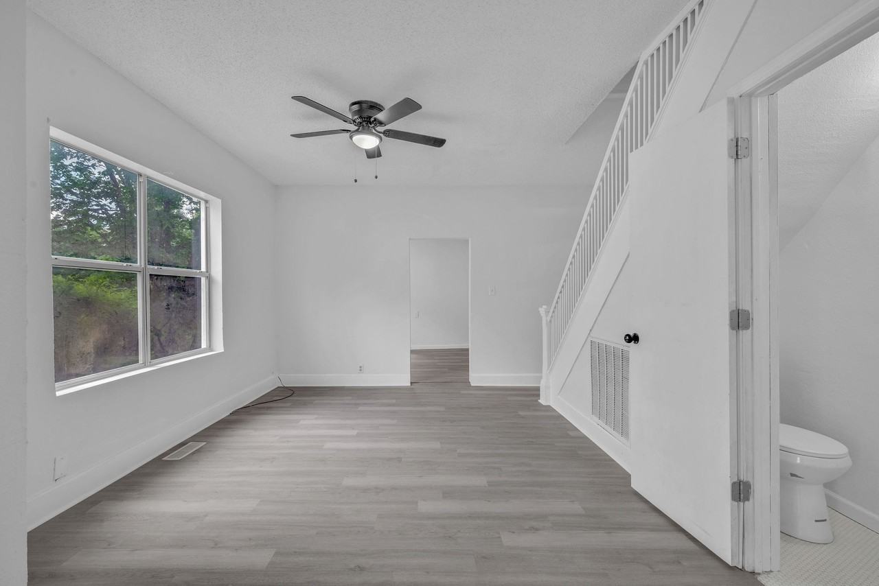1128 W Broadway St #1 - Photo 4 of 21