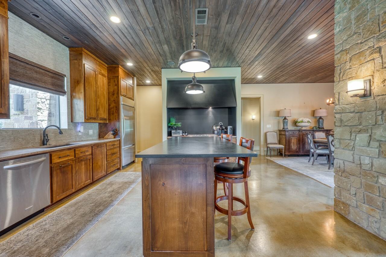 130 Christine Cir #1 - Photo 4 of 19