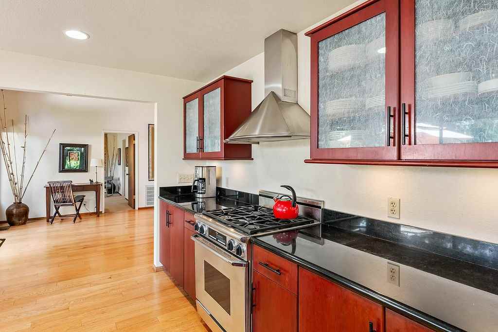 2350 Mill Creek Ln - Photo 5 of 31