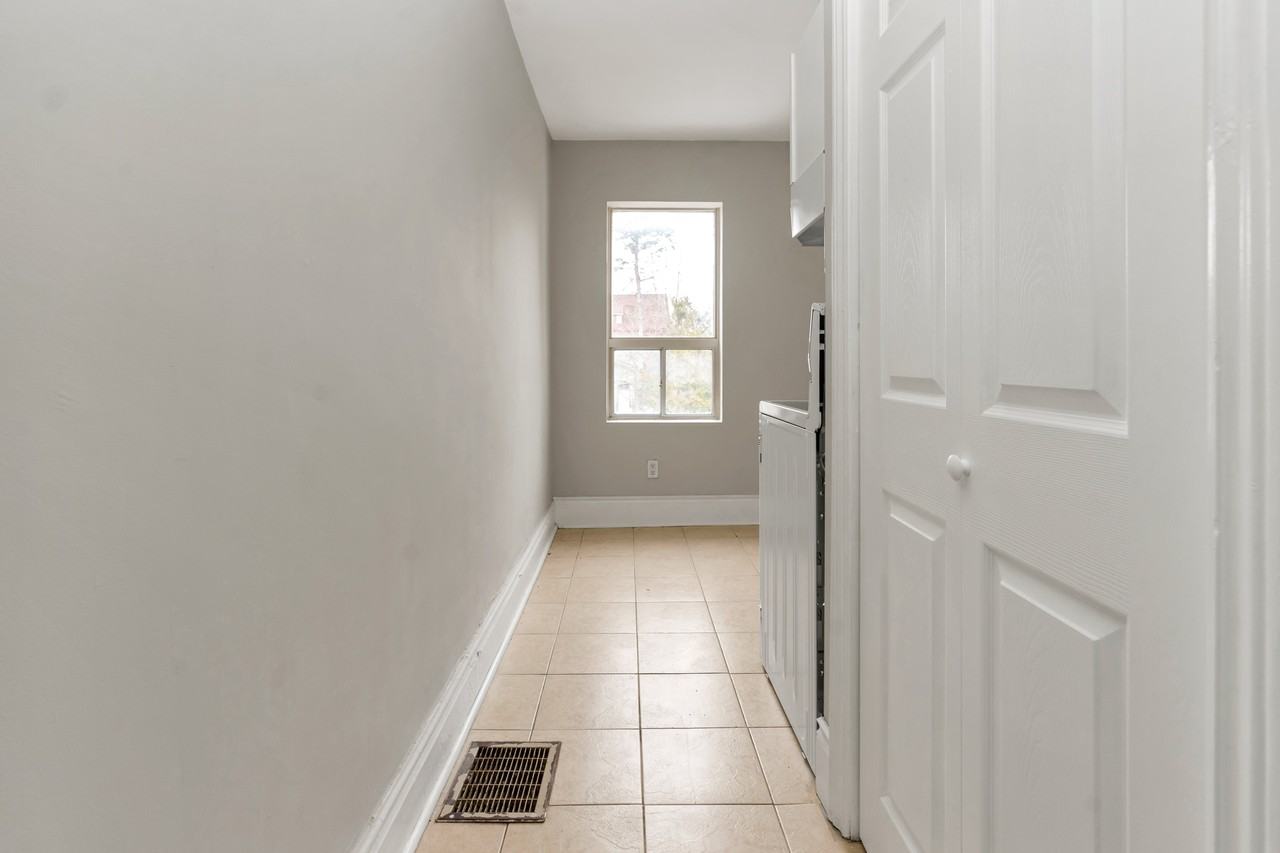 73 High St, Barrie, ON L4N 1W5, Canada - Photo 3 of 27