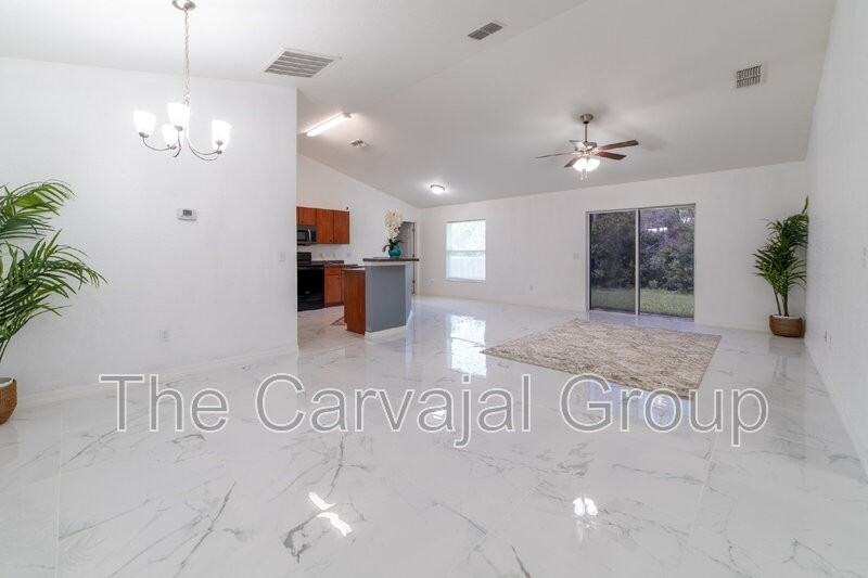 5107 Sw 165th Street Rd - Photo 5 of 34