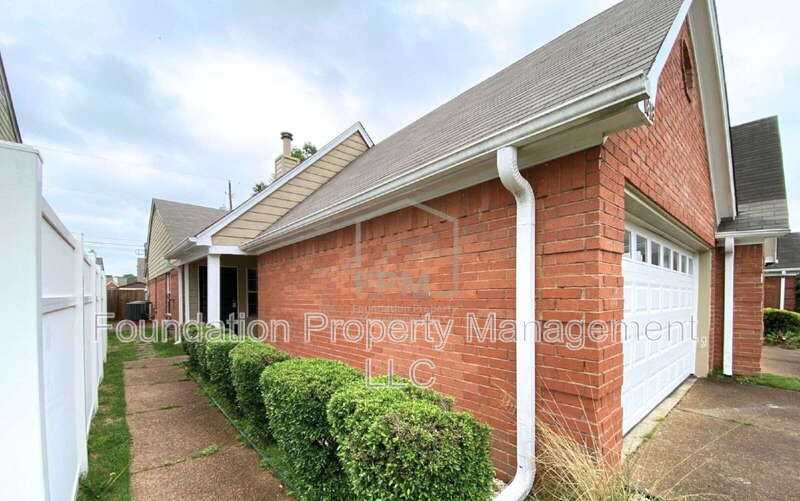 1818 Winship Dr - Photo 3 of 20