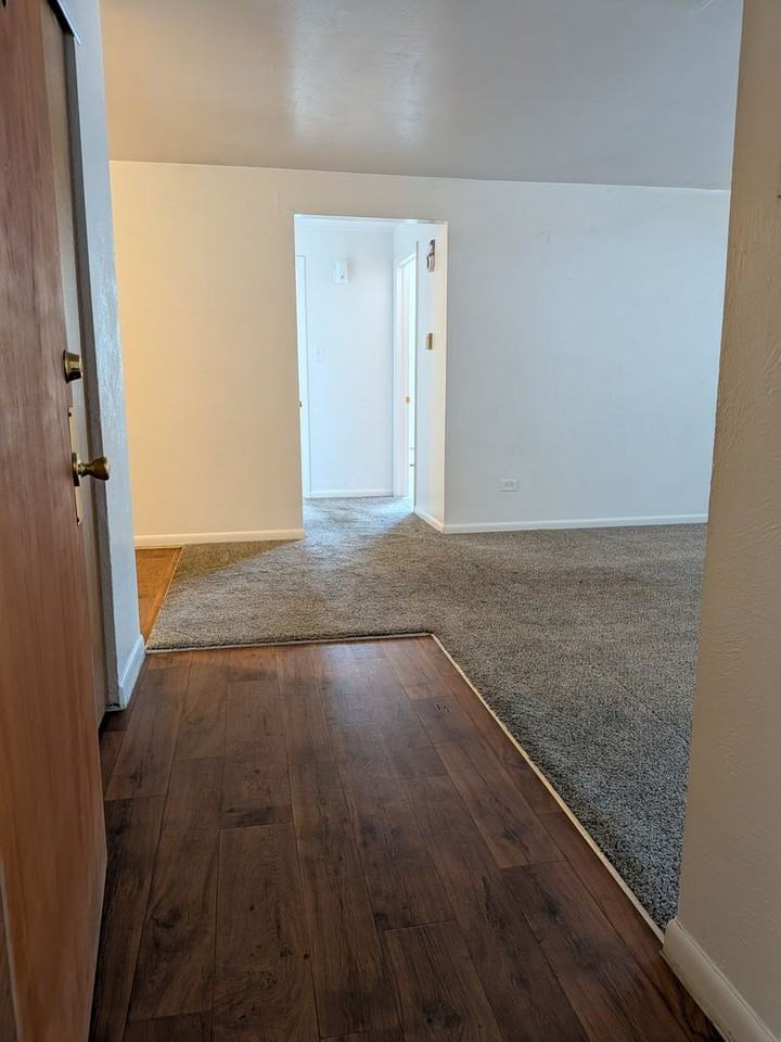 95 N Clarkson St Carolyn Arms Apartments - Photo 2 of 11