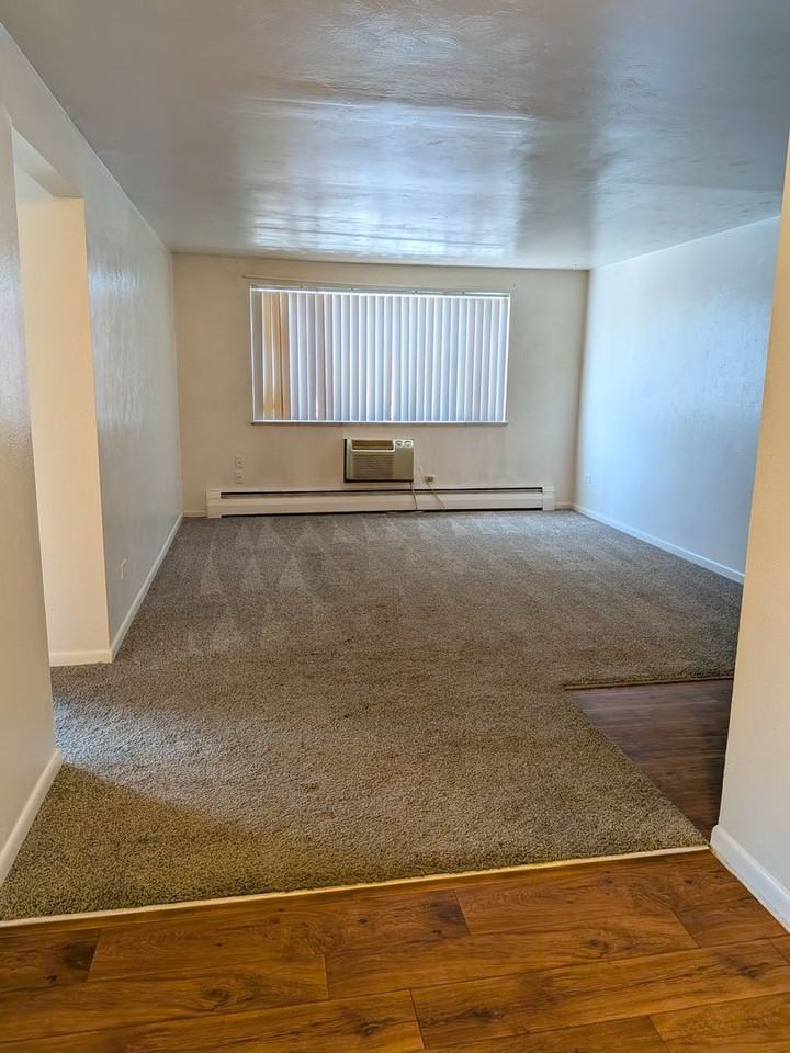 95 N Clarkson St Carolyn Arms Apartments - Photo 3 of 11