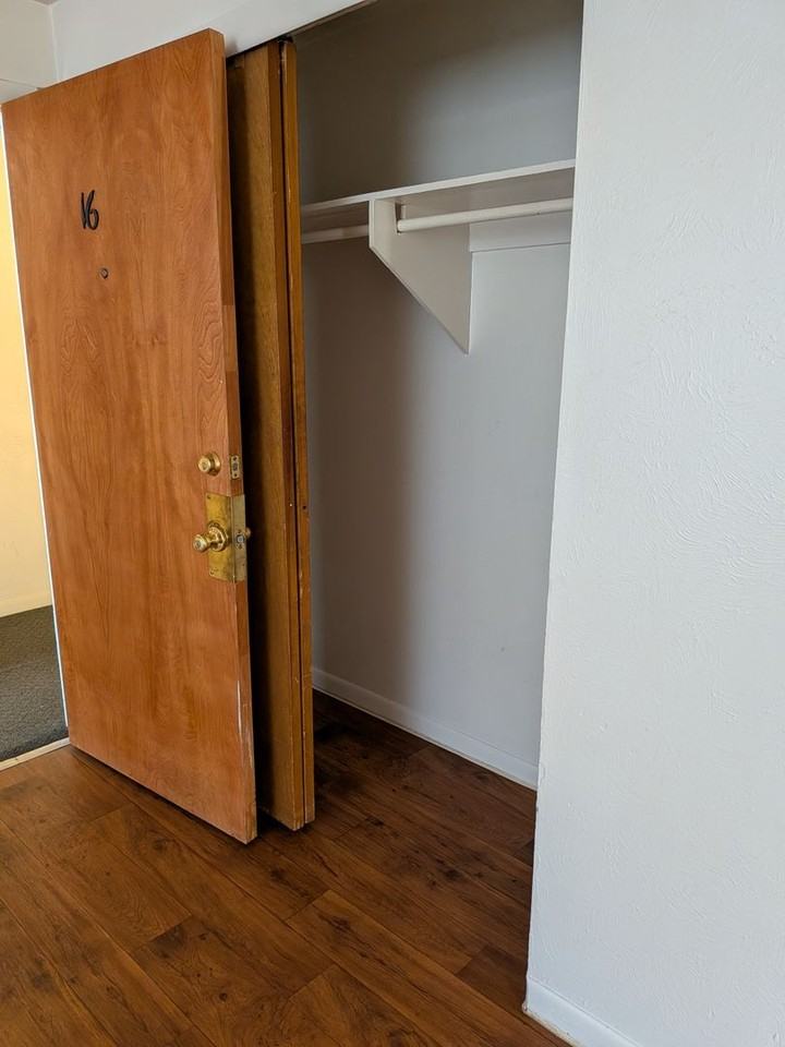 95 N Clarkson St Carolyn Arms Apartments - Photo 6 of 11