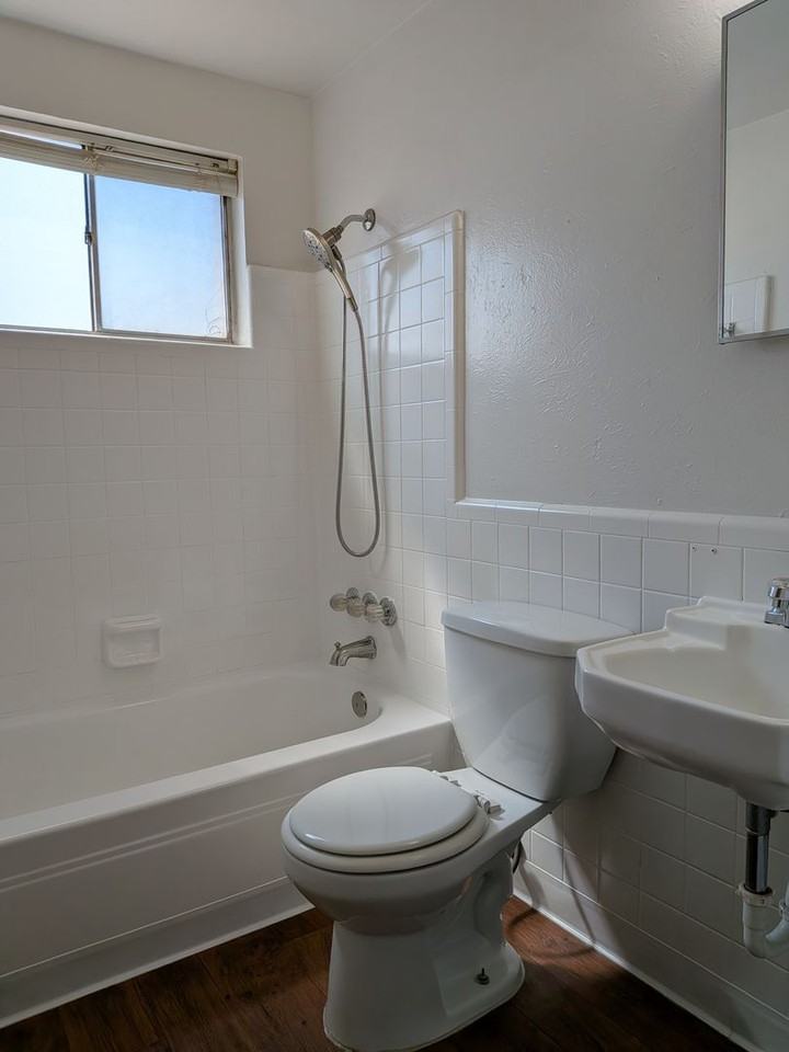 95 N Clarkson St Carolyn Arms Apartments - Photo 7 of 11