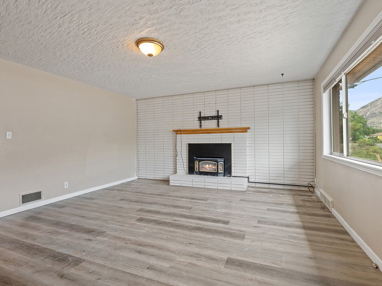 525 Monroe Blvd #1 - Photo 3 of 20