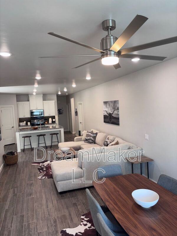 2819 Clifton Ter - Photo 3 of 32