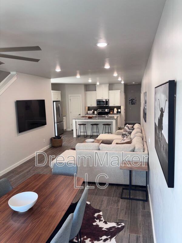 2819 Clifton Ter - Photo 4 of 32