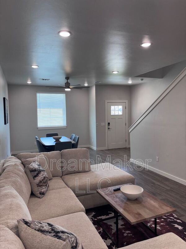 2819 Clifton Ter - Photo 5 of 32
