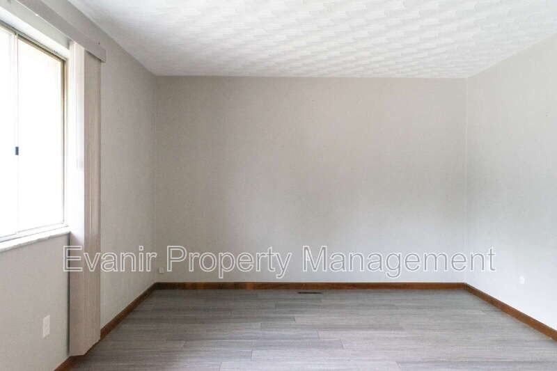3164 Honeysuckle Dr - Photo 3 of 27