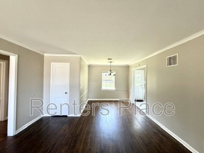 1428 E 52nd St - Photo 2 of 14