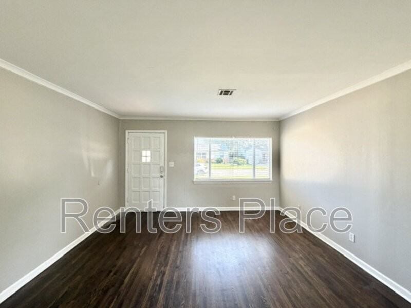 1428 E 52nd St - Photo 3 of 14