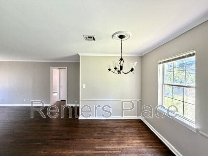 1428 E 52nd St - Photo 5 of 14