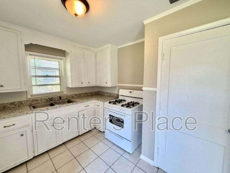 1428 E 52nd St - Photo 7 of 14