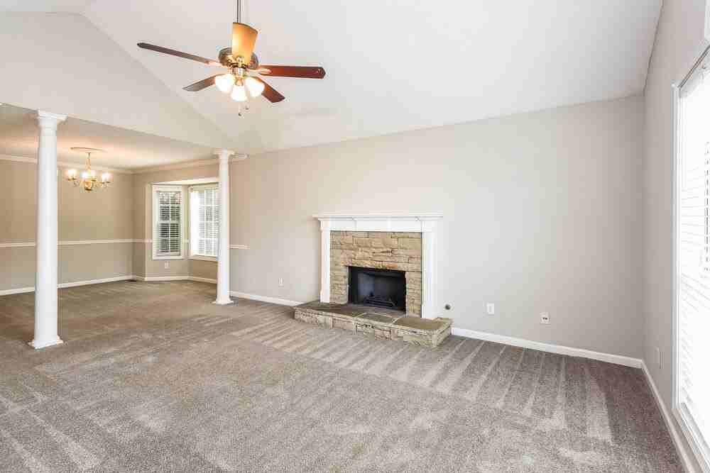 3042 Lexington Ave - Photo 5 of 17