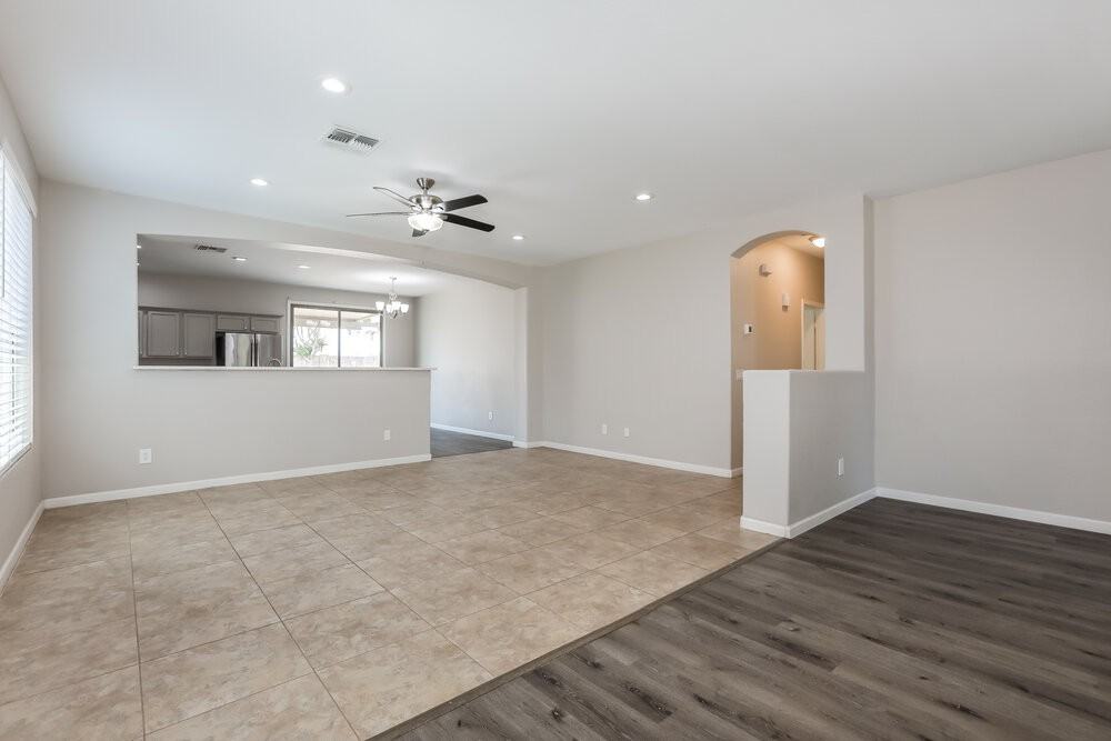 40994 N Vine Ave - Photo 3 of 16