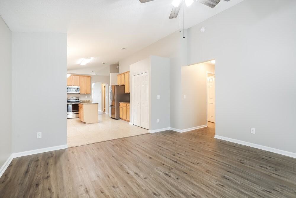 952 Silver Spring Ct - Photo 4 of 16