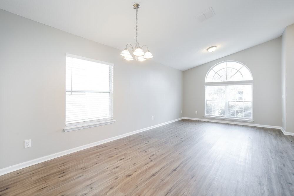 952 Silver Spring Ct - Photo 5 of 16