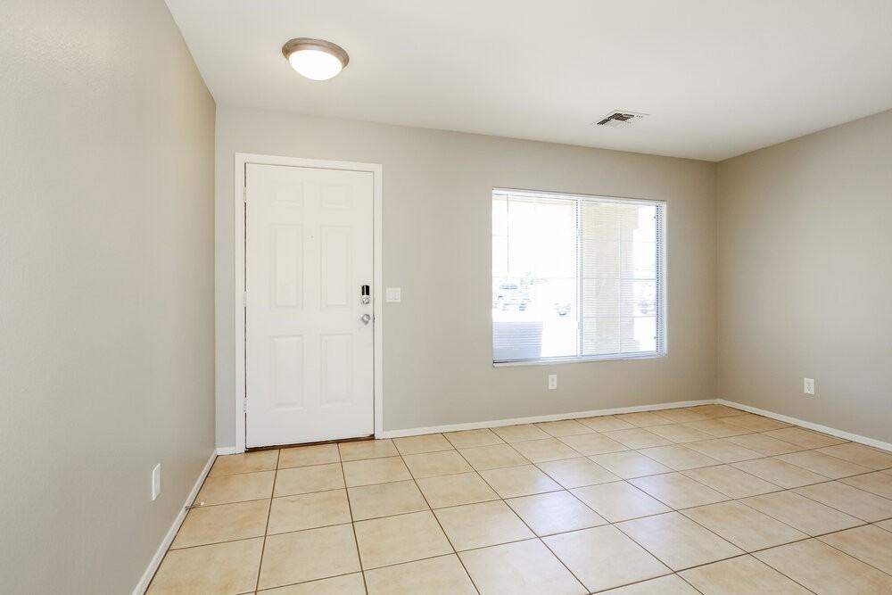 3326 W Shumway Farm Rd - Photo 4 of 16