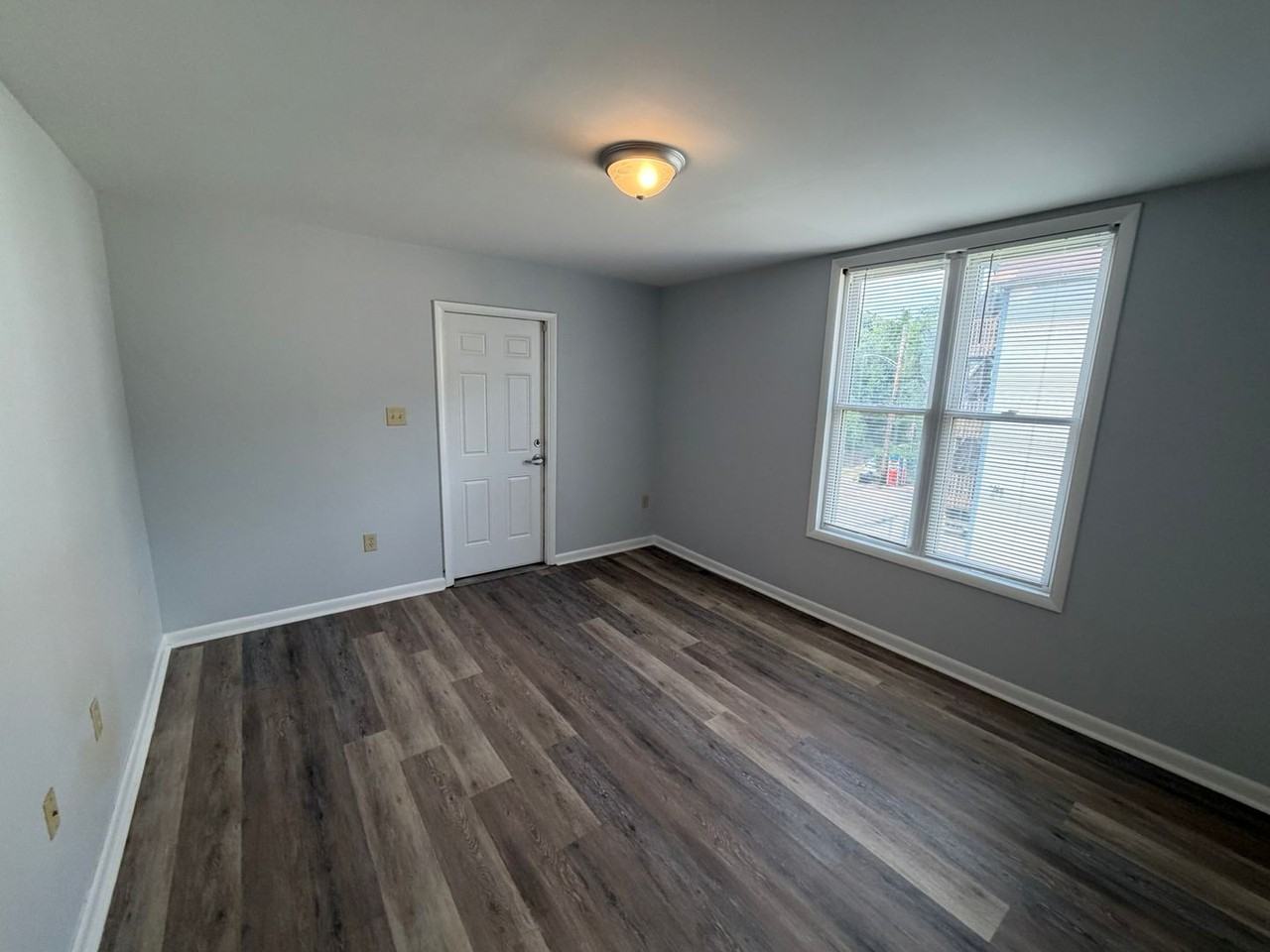 221B Grant St - Photo 5 of 6