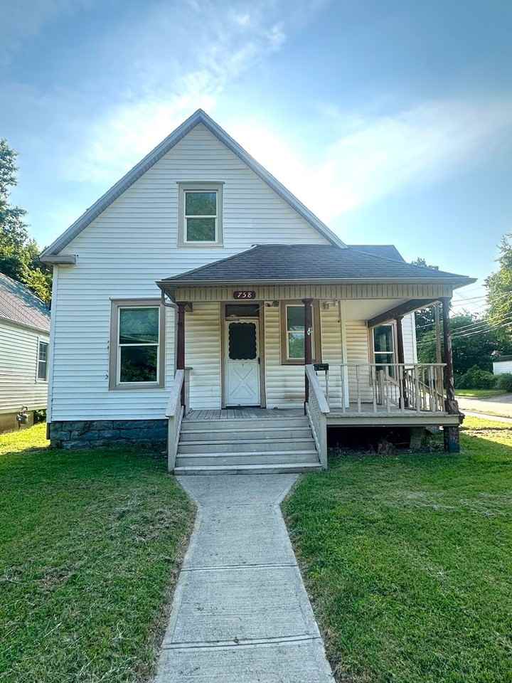 758 S Delaware Ave - Photo 3 of 21