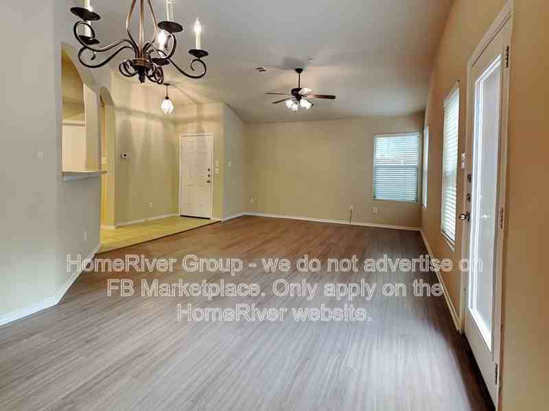 1127 Sophia St - Photo 4 of 30