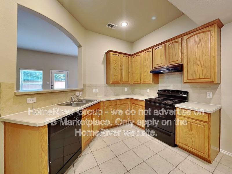 1127 Sophia St - Photo 5 of 30