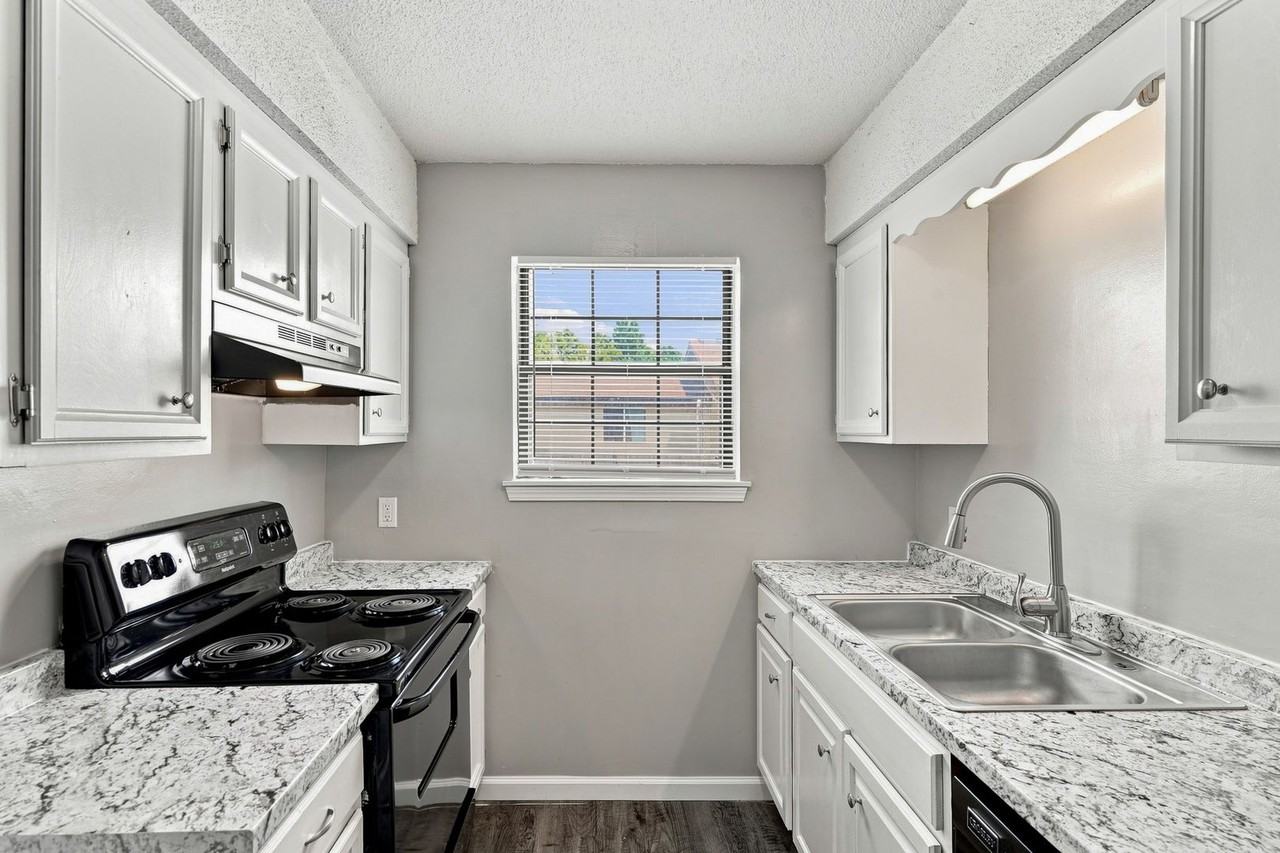 Stephens Park Apartments - Photo 4 of 9