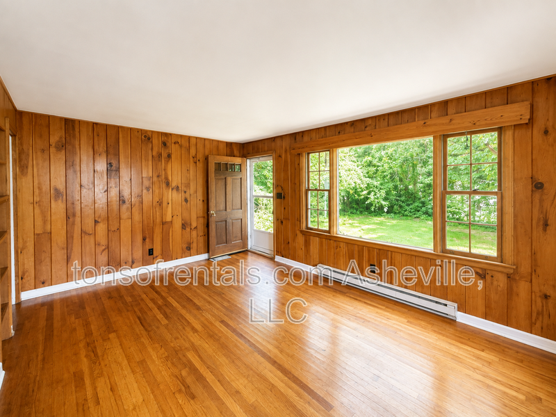 127 Aurora Dr - Photo 2 of 11