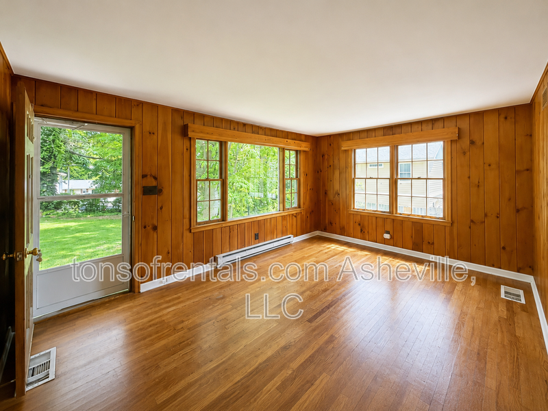 127 Aurora Dr - Photo 3 of 11