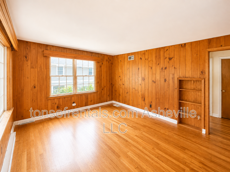 127 Aurora Dr - Photo 4 of 11