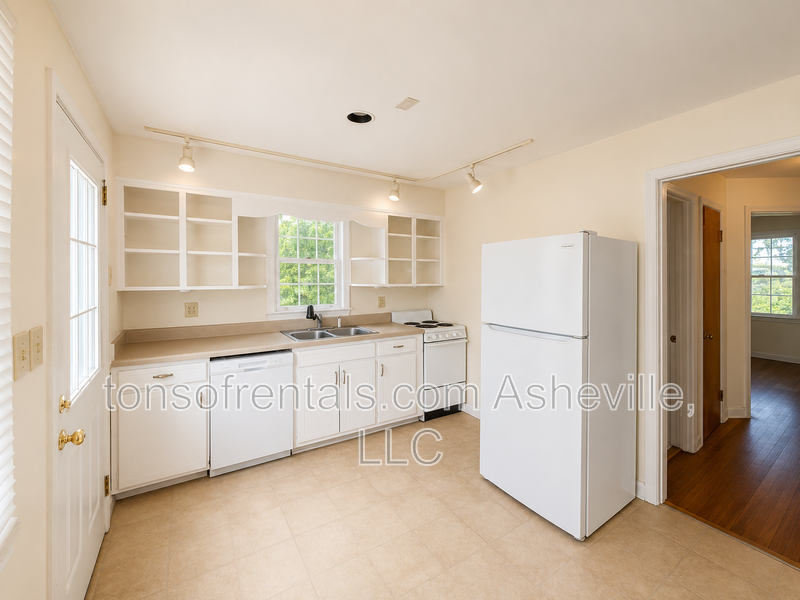 127 Aurora Dr - Photo 5 of 11