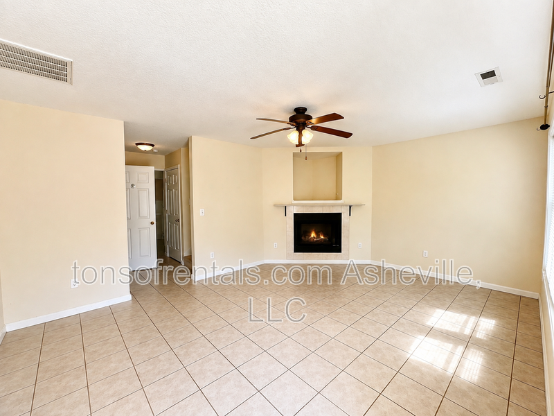 28 Rotunda Cir - Photo 2 of 16