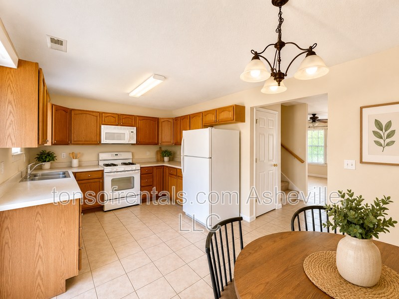28 Rotunda Cir - Photo 5 of 16