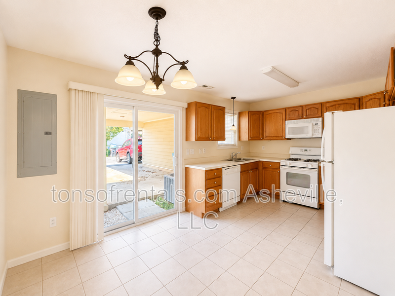 28 Rotunda Cir - Photo 6 of 16