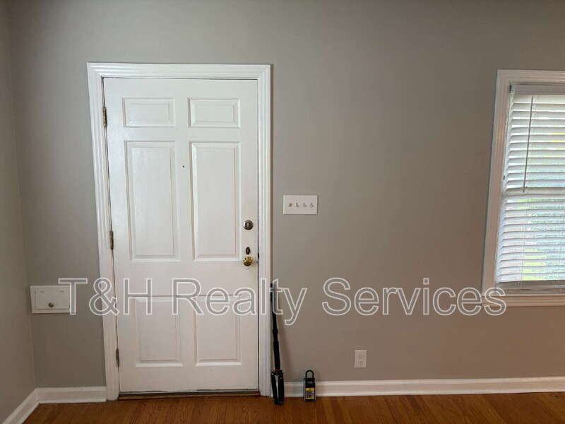 5302 E Saint Joseph St - Photo 4 of 16