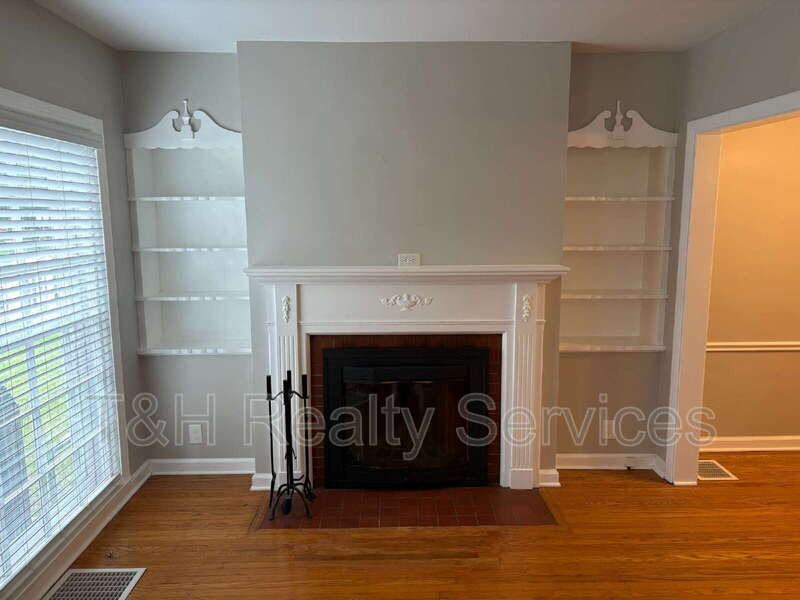 5302 E Saint Joseph St - Photo 5 of 16