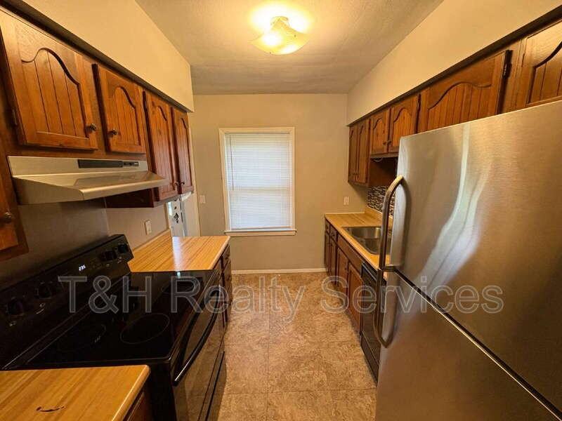 5302 E Saint Joseph St - Photo 6 of 16