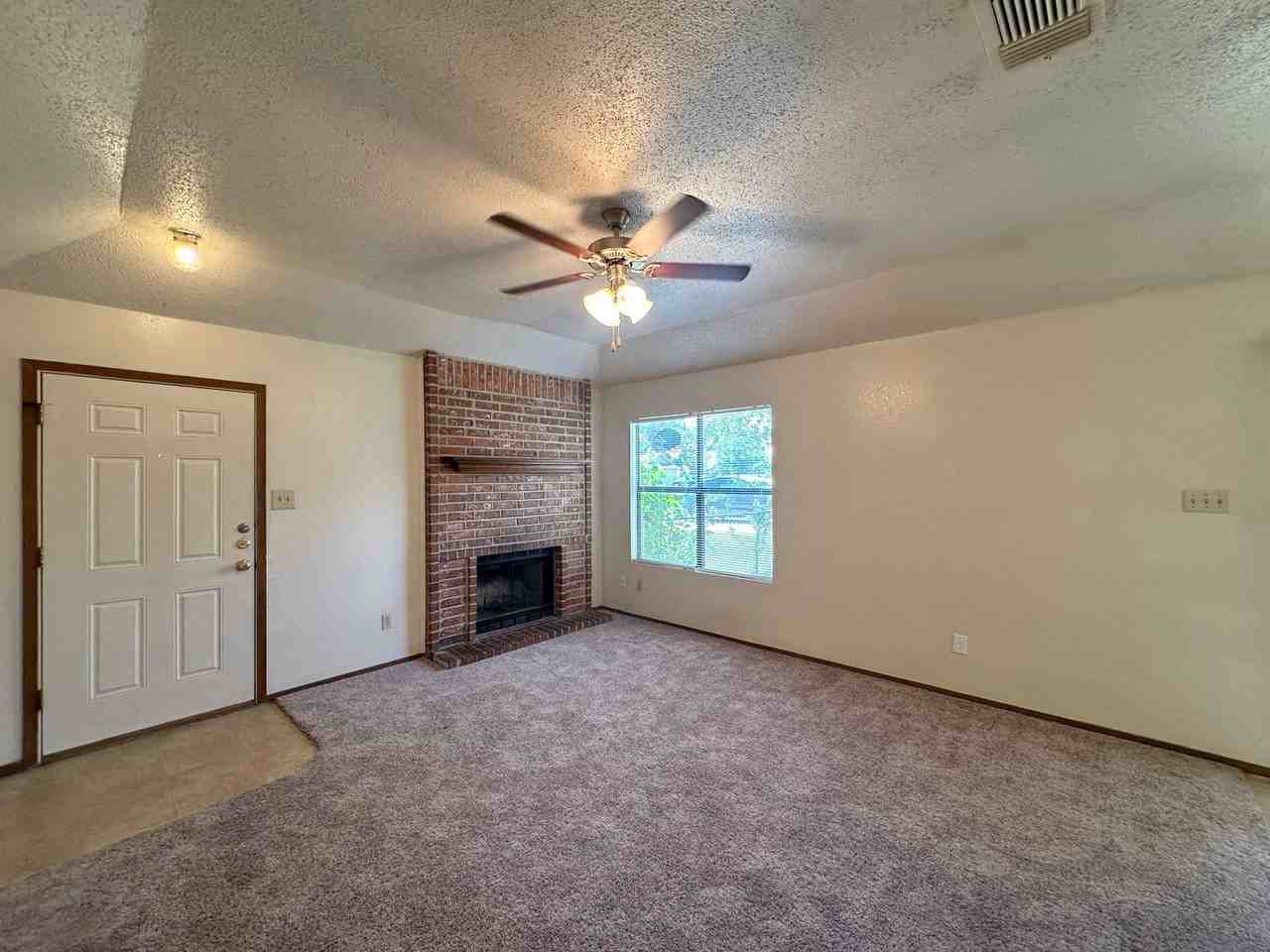 2707 Taft St - Photo 4 of 33