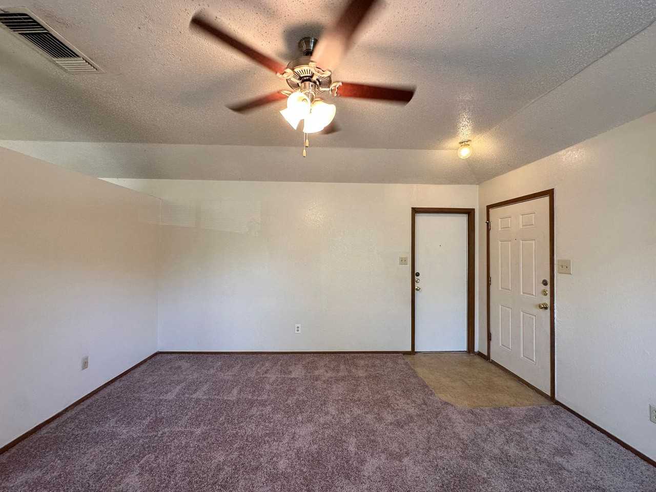2707 Taft St - Photo 6 of 33