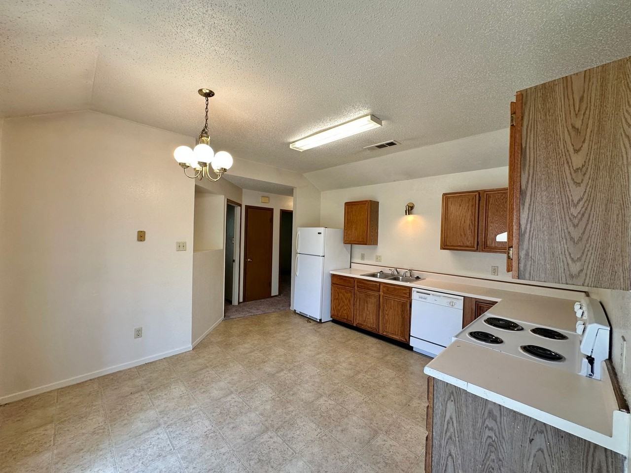 2707 Taft St - Photo 7 of 33