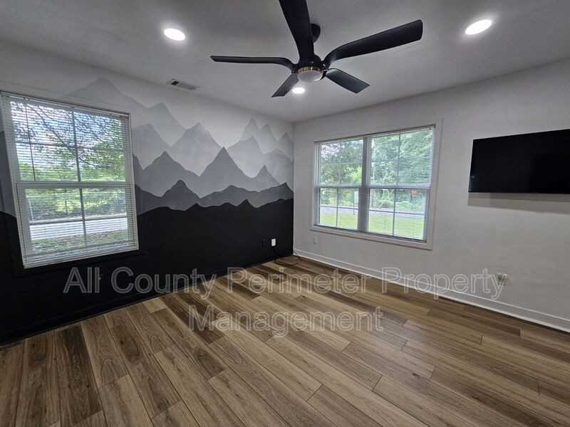 2107 Pinehurst Dr - Photo 5 of 12