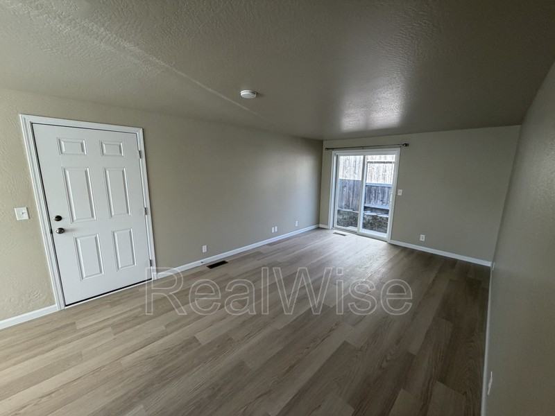 1480 Kellenbeck Ave - Photo 3 of 18