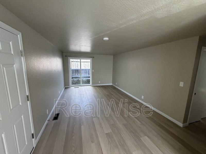 1480 Kellenbeck Ave - Photo 4 of 18
