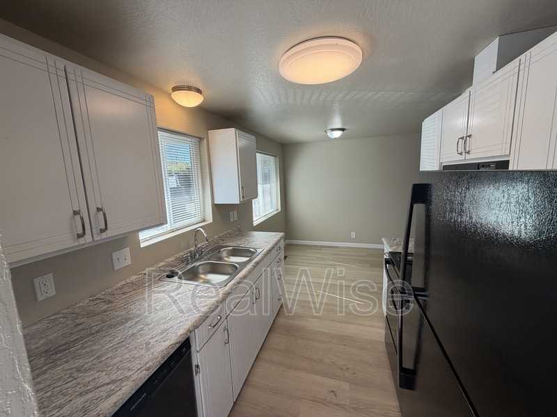 1480 Kellenbeck Ave - Photo 6 of 18