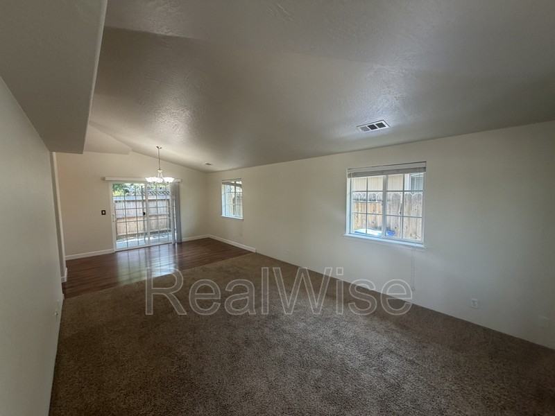 1679 George Tweed Blvd - Photo 3 of 20