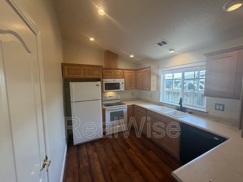 1679 George Tweed Blvd - Photo 5 of 20