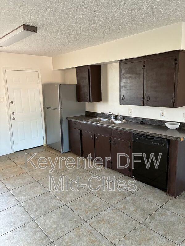 110 Franklin St #22 - Photo 3 of 7
