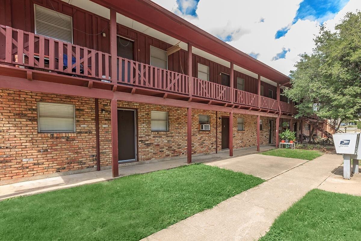 Bellaire - Photo 4 of 12